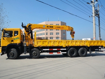 平潭縣5噸隨車吊清障車 多功能救援與工程作業的得力助手